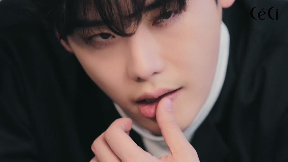 LeeJongSukWorld's tweet photo. [SCREENCAP4] #이종석 #LeeJongSuk for Ceci ❤ https://t.co/wSjuWxojuk