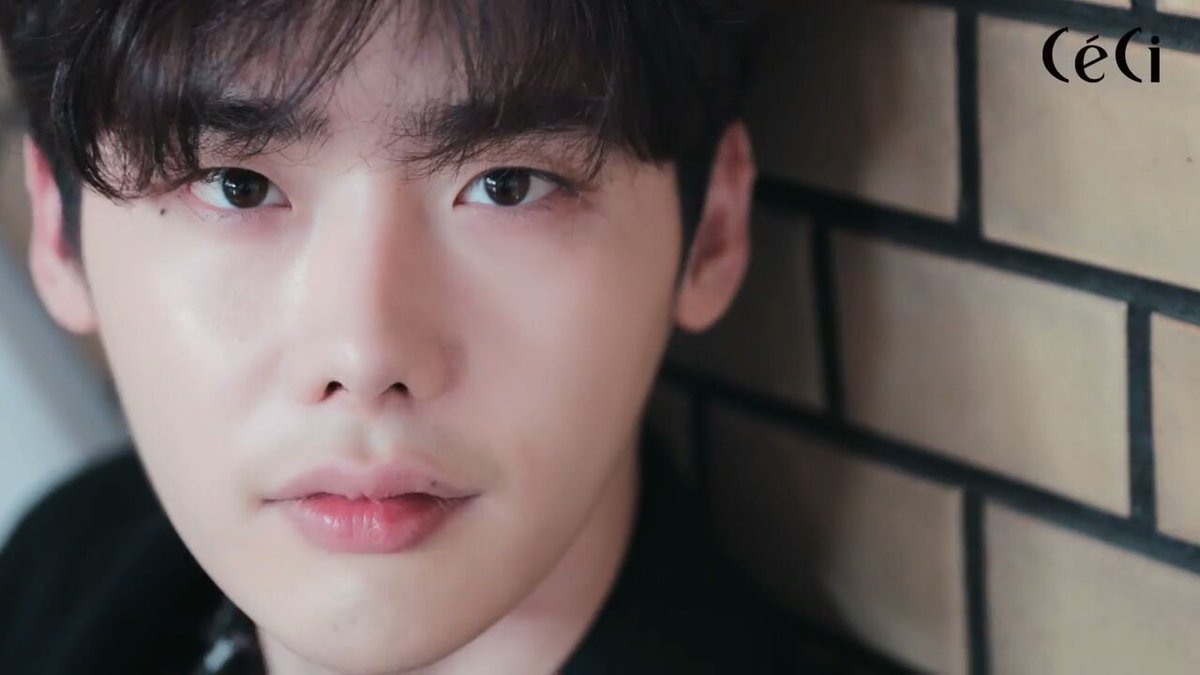 LeeJongSukWorld's tweet photo. [SCREENCAP4] #이종석 #LeeJongSuk for Ceci ❤ https://t.co/wSjuWxojuk