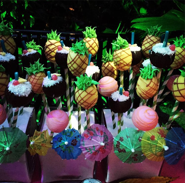 WhipptKitchen's tweet photo. Tiki Treat Cake Pops - yum and oh so cute! #pineapplecakepops #coconutcakepops #boobyball #paradisecity #rethinkbreastcancer #yyc https://t.co/vwRQJnq6y8
