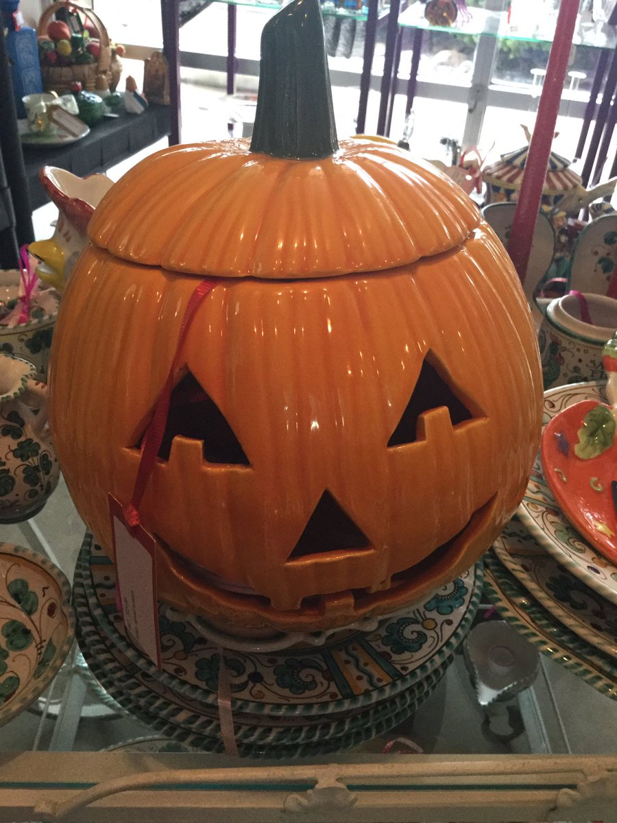 Gratefulmuse's tweet photo. Are you ready for some Halloween cheer? #Tucson #halloween #shopping #Pumpkin #shoplocal #partyspread #midtownmercantilemerchants https://t.co/9mYLpAvn70