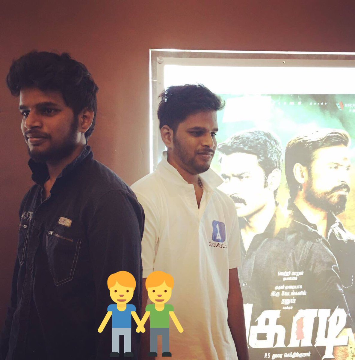 Kumchu_92's tweet photo. @dhanushkraja 🙏🏻🙏🏻🙏🏻
#Kodi #KODIPARAKKUDHA #kodifever #Dhanush #onceAtwinAlwaysAtwin #PoliticalBlockBuster #FDFS 😍👬 https://t.co/RXRzUNk3Pl