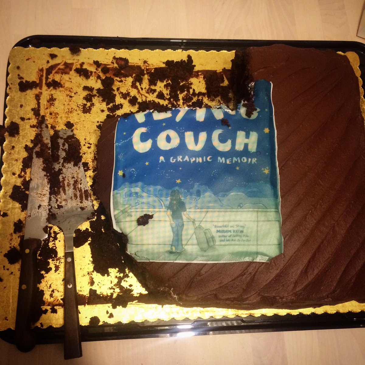 amykurzweil's tweet photo. Thanks @booksmithtweets and all my hometown people! #flyingcouch https://t.co/O8cxWpd4Dv