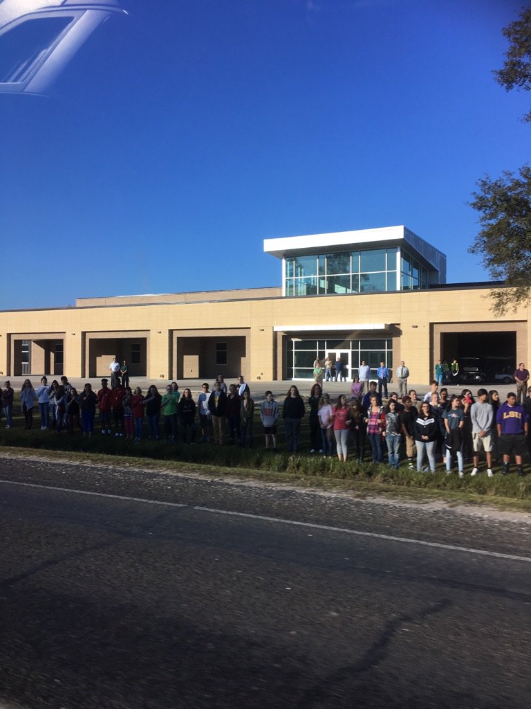 MurryRay's tweet photo. Lines of people came out to show their respect for Tom &amp; the Law Enforcement Community. #tomray #toosoon https://t.co/0mVrWuLIwh