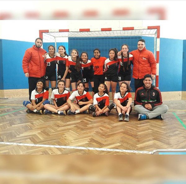 handbolera's tweet photo. Menores damas y varones del club Regatas, campeones torneo apertura.
Foto por @CamilaBaini https://t.co/kACTHwBBQK