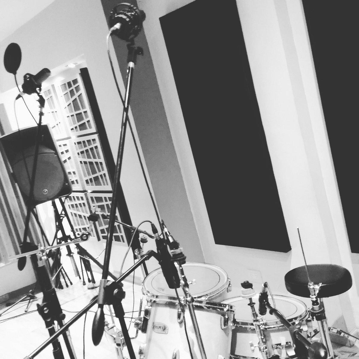 Sesión de grabación en el parque! #grabacion #produccionmusical #sonido #mezcla #bateria #productores #sonidoygrabacion