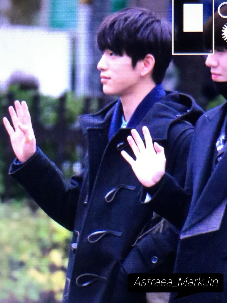 Astraea_MarkJin's tweet photo. [프리뷰]161028 뮤직뱅크 출근길
#진영 #Jinyoung #박진영
아침에 학교 가는 녕선배님😍 https://t.co/crKJZktMUj