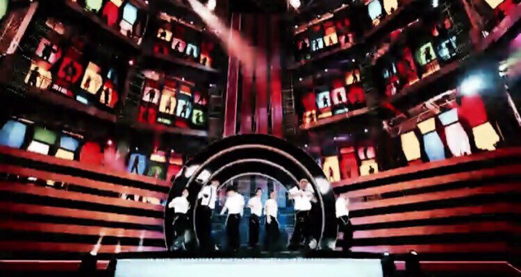 ht______312's tweet photo. 私事ですが、新曲MV,WtTのダンスエキストラとして参加しました😽❤️🗼解禁が待ち遠しくてやっと！臣くんとこんな形で1年ぶりに会えるなんて思ってもなくて7人を目の前にしてびっくりして涙もでなかった！レポ聞きたい人いたら何度でも言っちゃう😽😽 https://t.co/XgSejzz8hq
