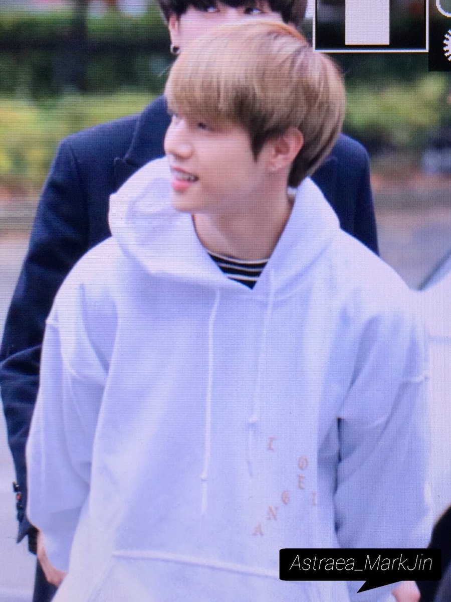 Astraea_MarkJin's tweet photo. [프리뷰]161028 뮤직뱅크 출근길
#마크 #Mark #MarkTuan
오늘는 귀염동이 마쿠😚 https://t.co/gVP5KH2IwJ