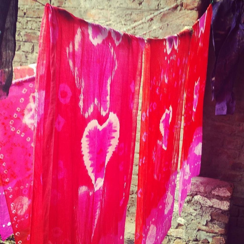 FionaProject's tweet photo. Tie and dye workshop.... hard work but fun. #creativeartssafaris #tieanddye #handson #textiletours #textileholidays… https://t.co/QfT4iIxk5a