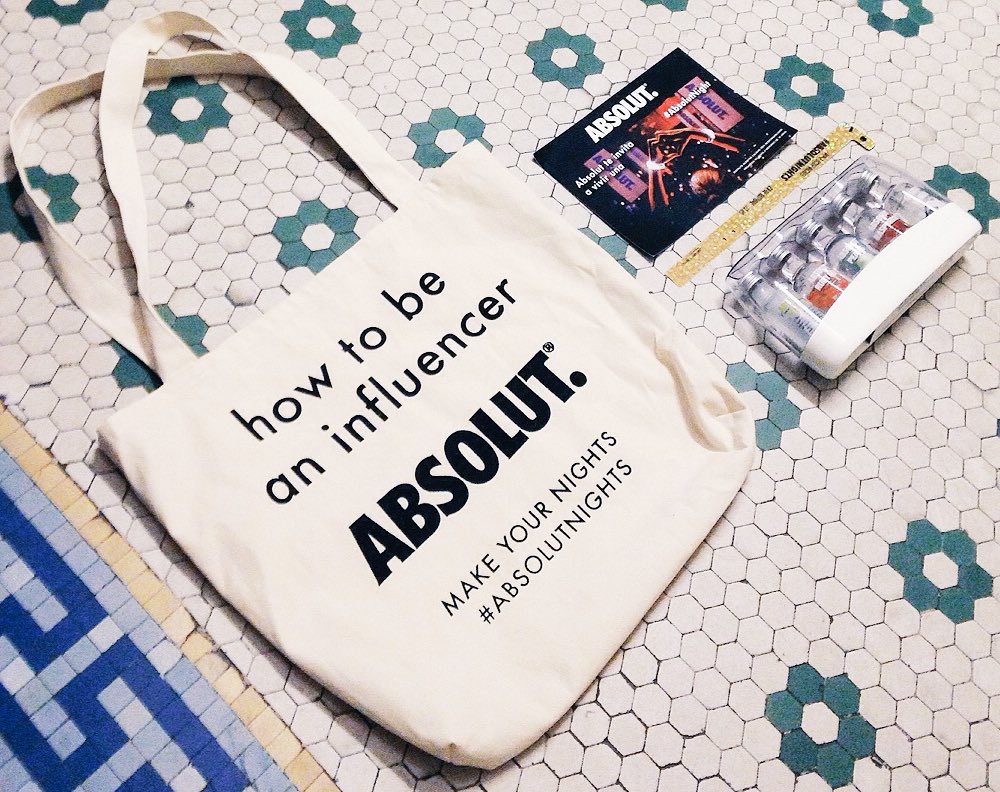 joapastorino's tweet photo. Gracias @BureauPG por la invitación a la #AbsolutNight de @absolutvodka en el Club Uruguay #AbsolutIntegra #HowToBeAnInfluencer #HTBAI https://t.co/VIMO3lnSE4