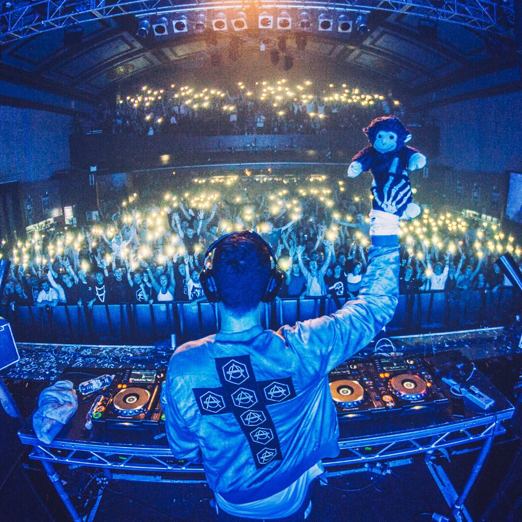 Greetings from Newcastle! Kicked off my HEXAGON world tour with a sold out O2 Academy with amazing vibes 🙏🏻❤️ #Wow