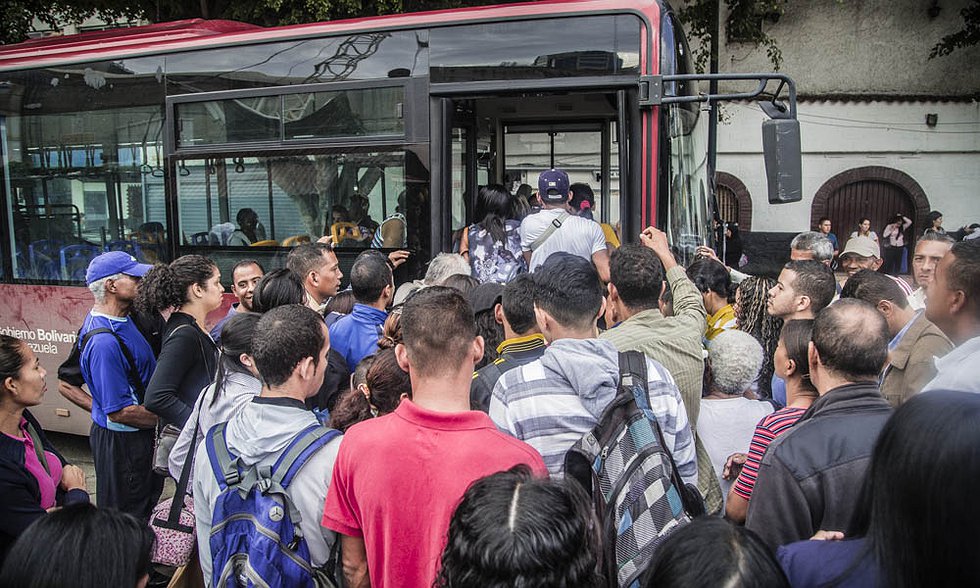 Transportistas como bloque no respaldan paro, pero cada chofer decidirá si se suma o no bit.ly/2fclL0i