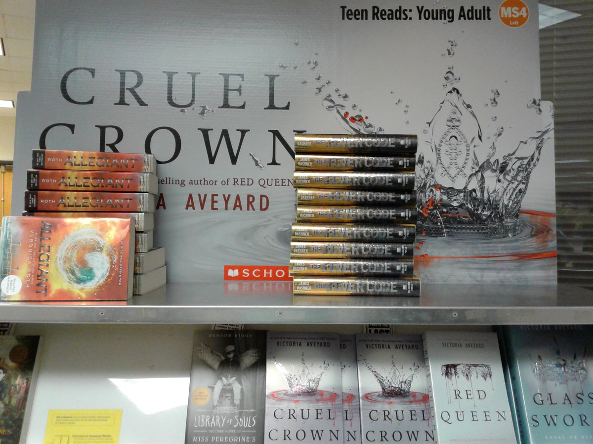 13ceces's tweet photo. @VictoriaAveyard Look what's at my school book fair https://t.co/WWCfDhHZSL