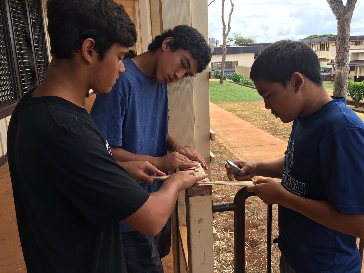 ryankakuda's tweet photo. Ethnobotany activity w/the canoe plant ohe.  After learning about structure in botany, they are creating their ohe kapala's #menehunepride https://t.co/M5R3UZ51hp