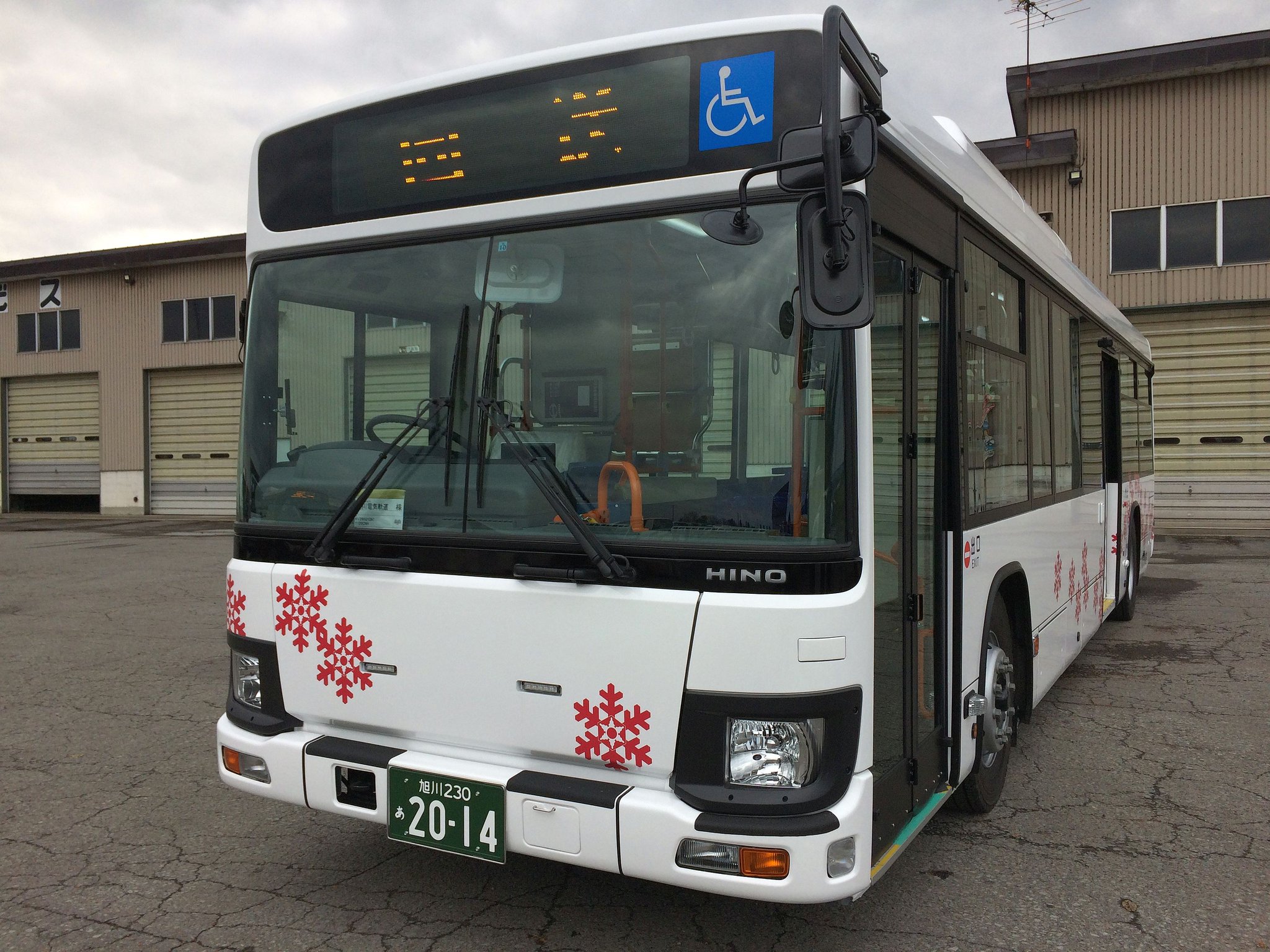 旭日24 旭川電気軌道 （旭川200か ・724） ｜バス道楽｜