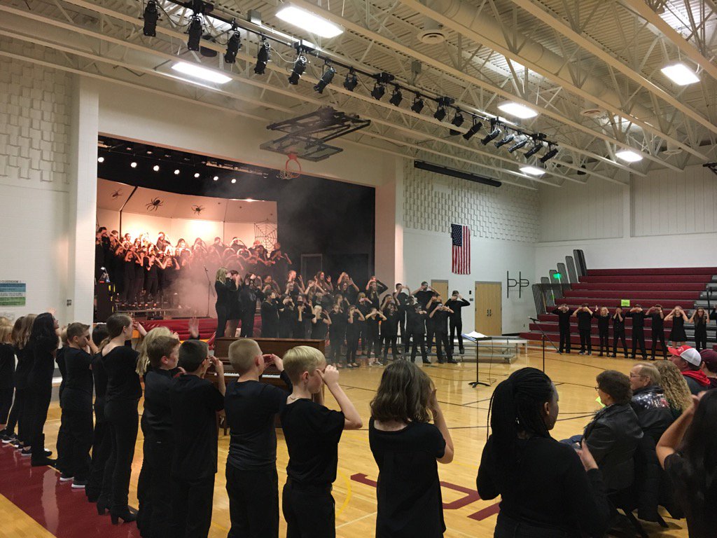 JMS717Principal's tweet photo. Wrapping up with Thriller at JMS! #ZombieConcert https://t.co/pIpV7bKsty