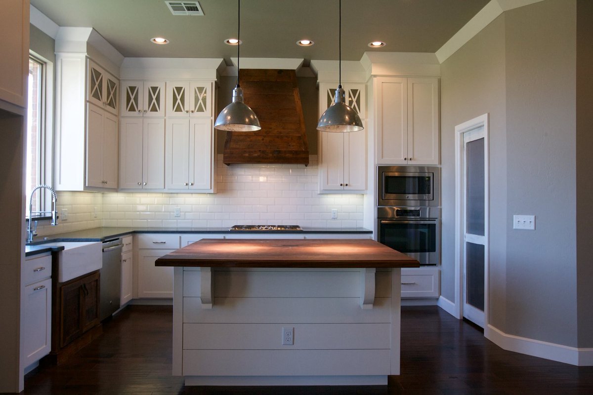 Gilcrafthomes's tweet photo. Are you looking to remodel, build or buy a Craftsman home? Come tour the Gilcraft Model Home tomorrow from 10am-6pm! #custom #weloveremodels https://t.co/BHNkRVxpBi