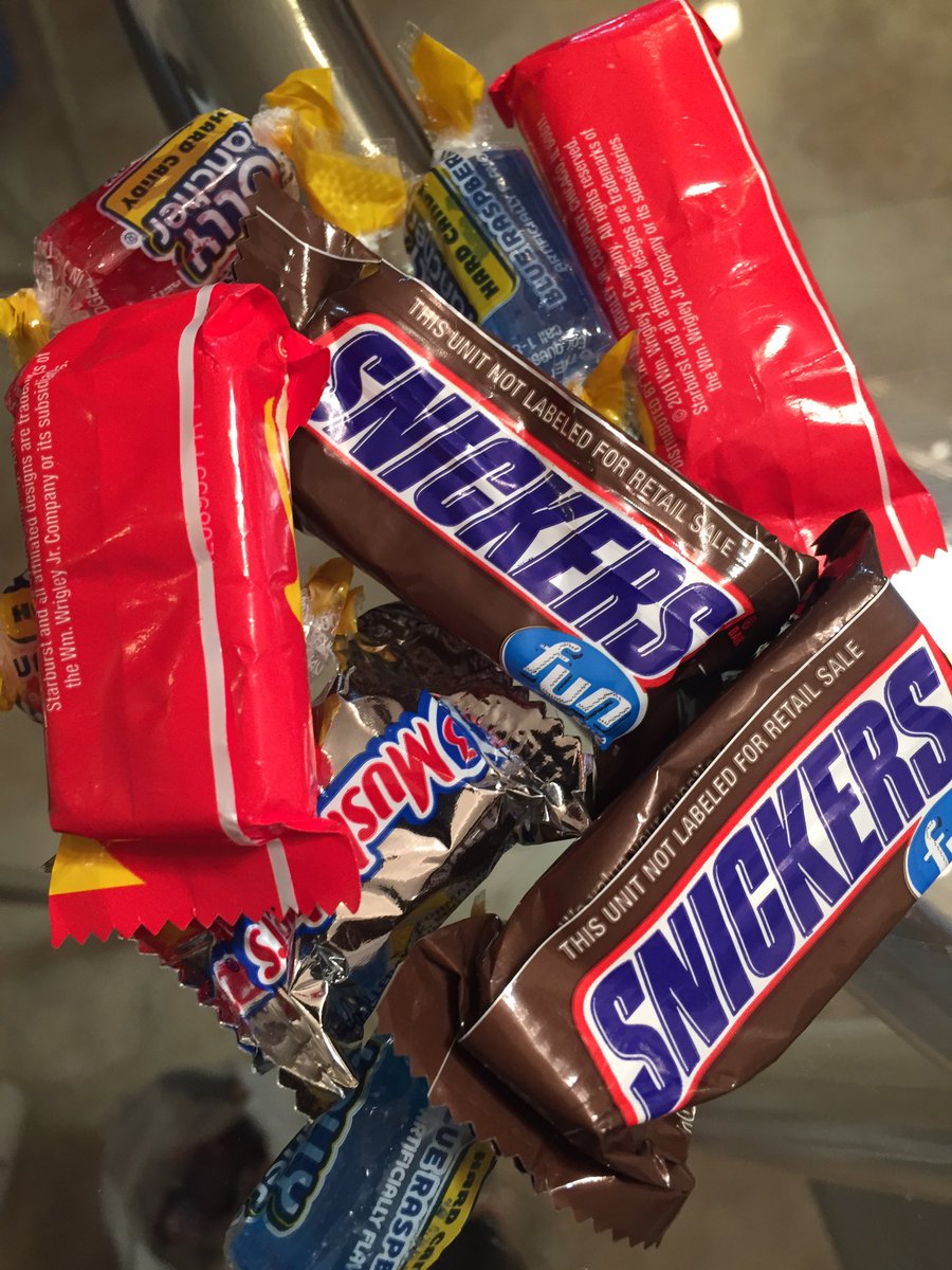 shanicemwhite's tweet photo. Reverse trick or treat. I turn everything into a lesson. #MsWhiteCompSci #Java #Sorting #Objects #Inheritance #IsA #HasA #Random #SweetTooth https://t.co/7DfHU8vu1b