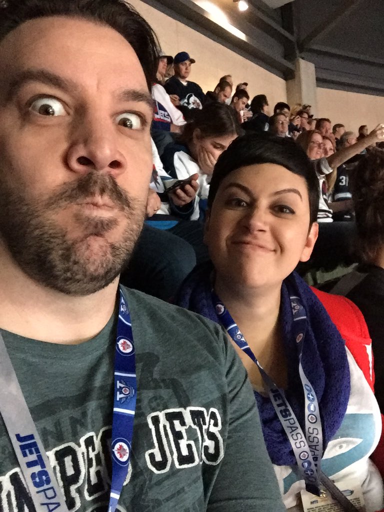 the_Les_Goodman's tweet photo. Omg we're winning!!! #gojetsgo #firstjetsgame https://t.co/YXErOUf4va