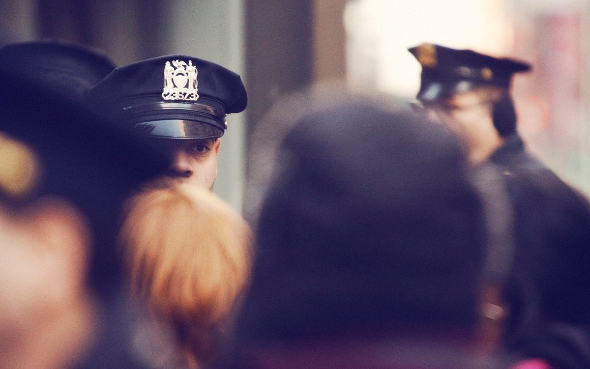 aeonmag's tweet image. If predictive policing software is going to be used as procedure, it has to support human judgment, not replace it: ow.ly/FJGF305zKWK