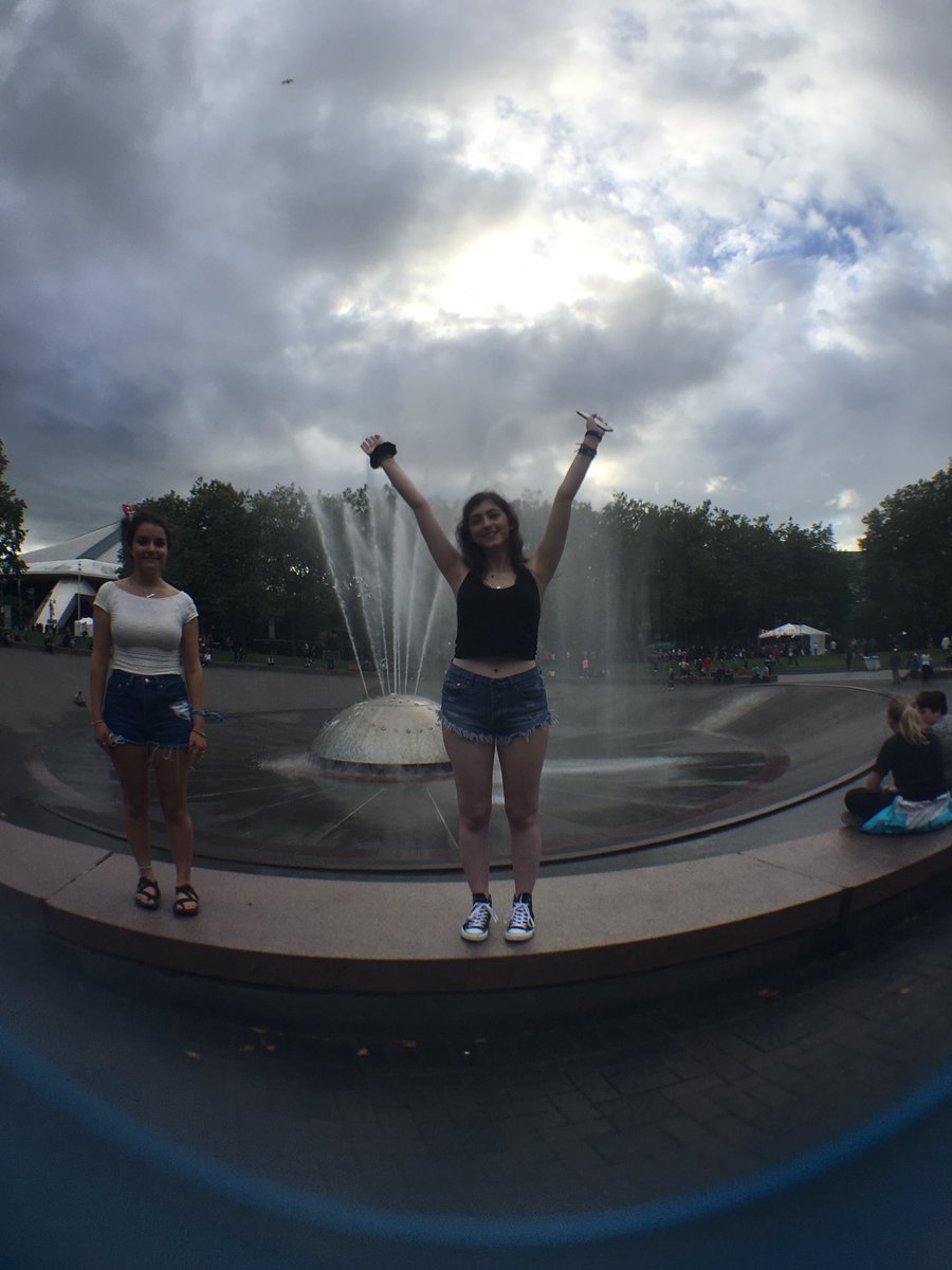 moshappy's tweet photo. I'm best friends with an adult now #spooky @siennis_ is 18 people!!! https://t.co/wQlhgqRl36