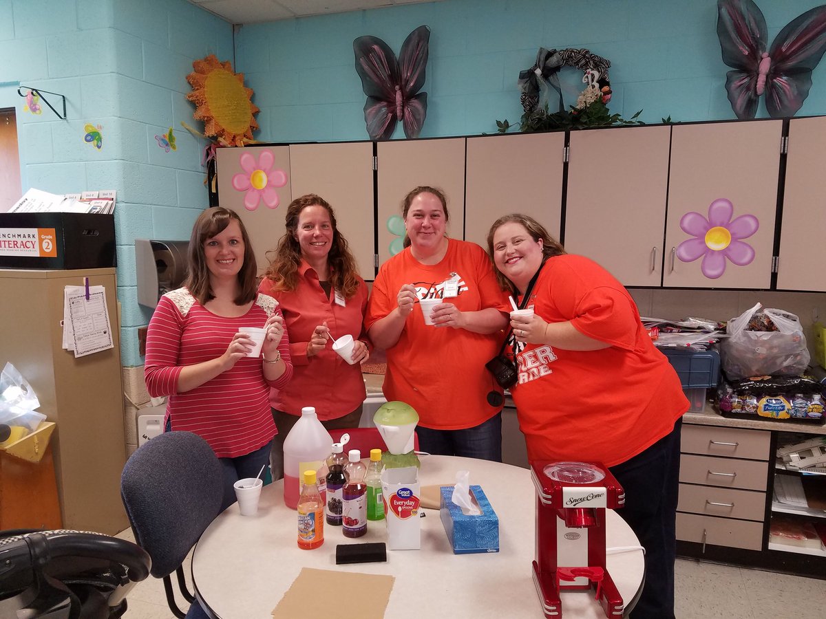 JerriBlanton2's tweet photo. Thank you JES PTA for our snow cones today! https://t.co/IBanVuHoiq
