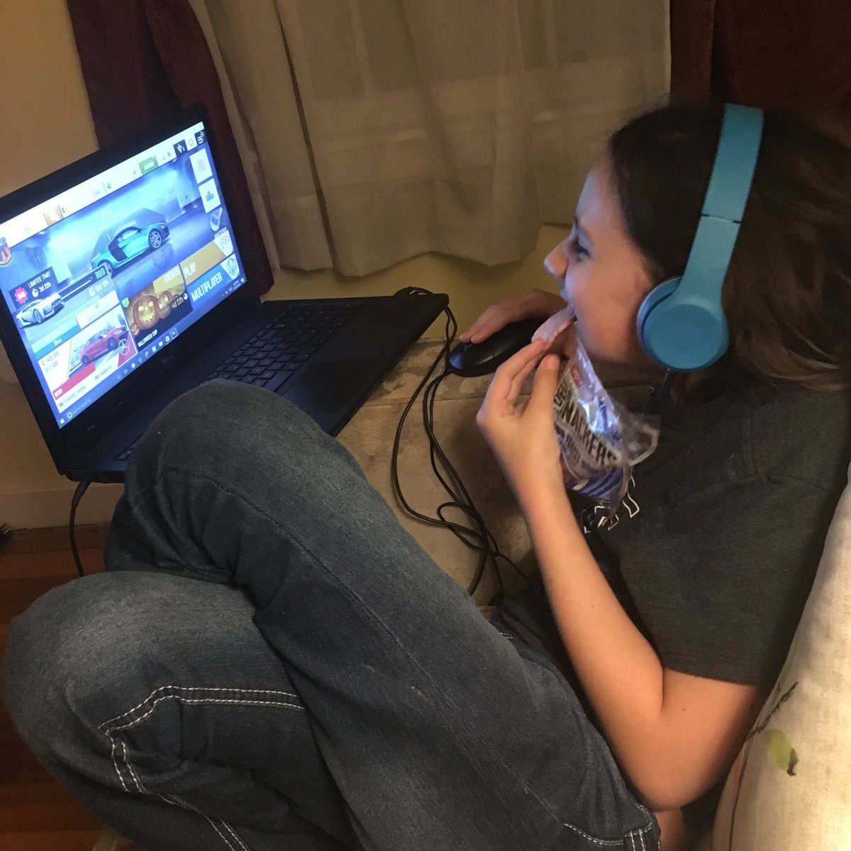 JMKRobinson's tweet photo. Snacking with @landofrost & @influenstrt #delisnackers #goodforemsnack #contest #b2svoxbox https://t.co/pEhu8TYHtg