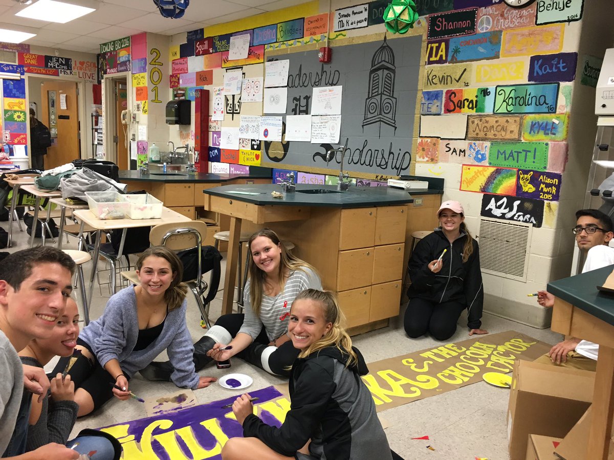 lindynhs17's tweet photo. Great job to all probates &amp; members on decorating today! 🎃☠ https://t.co/VxqlygNgDV