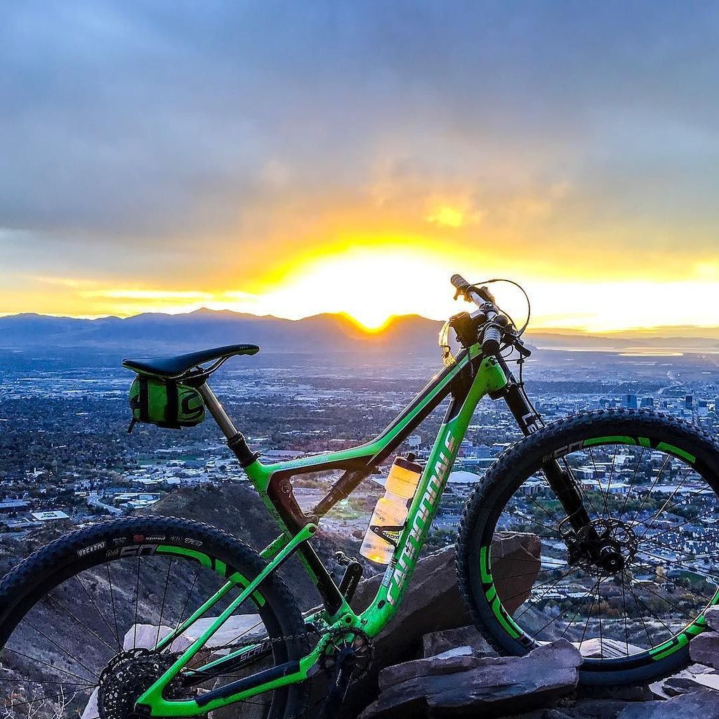 Slohran's tweet image. Bike Selfie #ScalpelSI #XXC #thelivingroom #abovesaltlakecity #chasingthesun ift.tt/2dNgag4