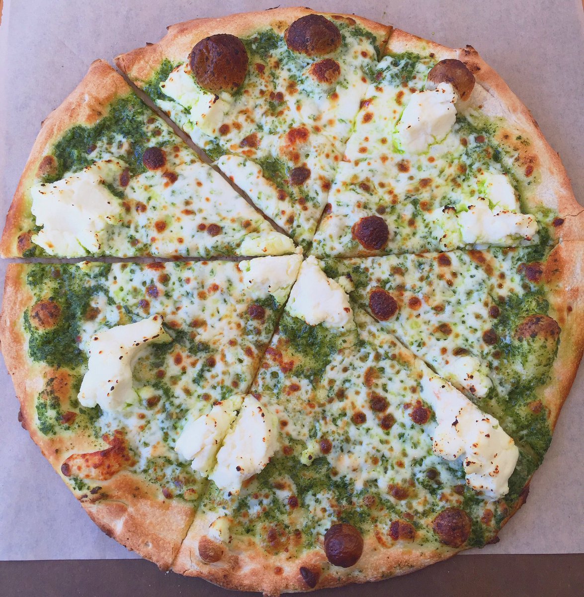 Life's short; eat pizza! If you haven't tried <a href="/snapcustompizza/">Snap Custom Pizza</a> you haven't lived #EEEEEATS