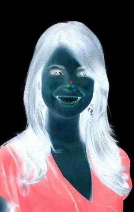 OnlyInBOS's tweet photo. Stare at the red dot on her nose for 30 seconds. 

Then look at a plain wall &amp; blink really fast. 

#Halloween https://t.co/9OzAGPpe4x