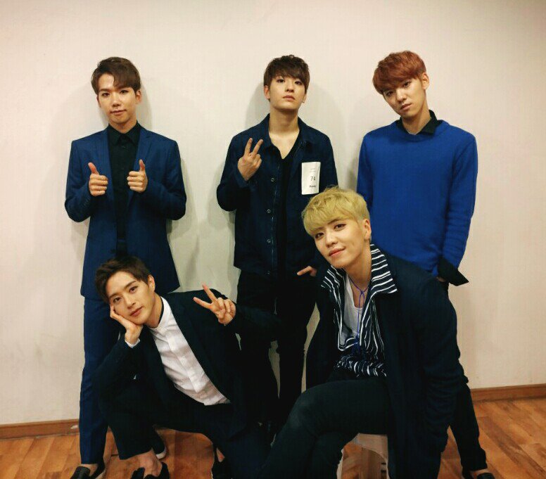TOP_100PERCENT's tweet photo. 잠시 후 arirang TV #심플리케이팝 에 #백퍼센트 가 출연합니다! #지독하게 무대 본방사수!! https://t.co/MRZsYUCsLu