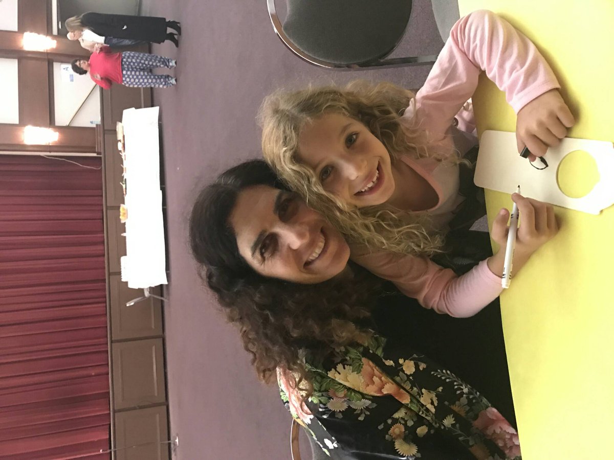 VBSDaySchool's tweet photo. Kindergarten and their parents enjoying decorating pillow cases together at Making Bedtime Jewish. https://t.co/2lVVyVyB89