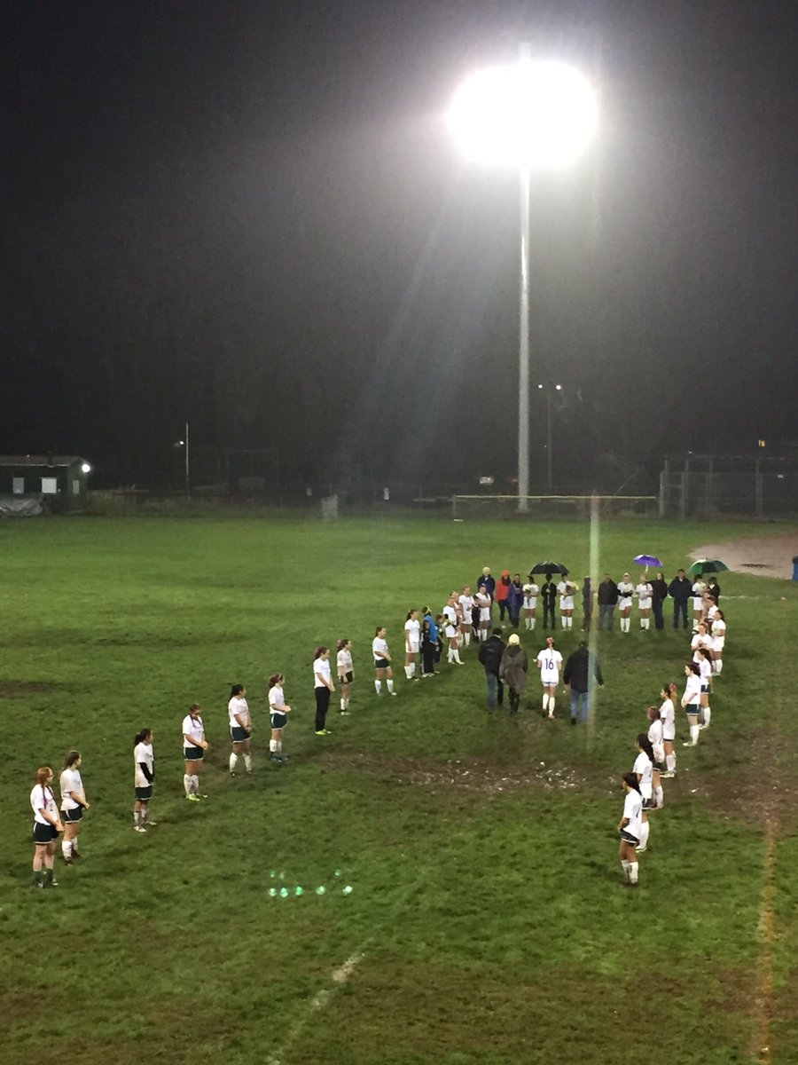 crauschenfels's tweet photo. Congrats @SVHSDragons Seniors!! #beatanaly #greatnightforagame @Dragonryan52 @j_a_hutchinson @hawing_khawing @SVUSD1 @SonomaValley_PE https://t.co/Cexy5Iwd1E