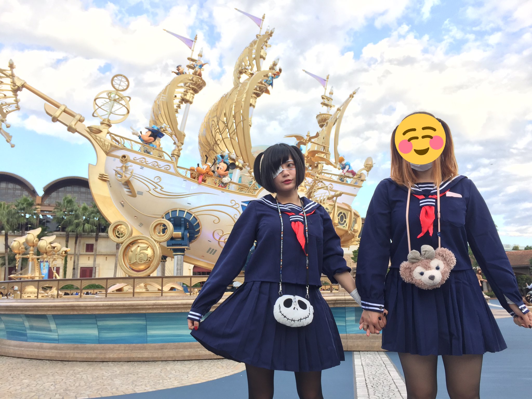 Ramu 友達と人生初ディズニーシー行ってきた 人多すぎた ディズニーゾンビメイク禁止だから じゃあメンヘラ メイクしよってなって Jkにも戻りたいから黒セーラー着ました てかワシのガチ感 グーフィーさんレスあざーっす T Co