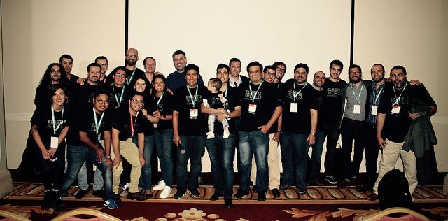 polestrella's tweet photo. Como es ya tradición en #ElastixWorld, @opendireito ha publicado las fotos oficiales del evento https://t.co/LUgkzdk0aE https://t.co/A847jcRwjP
