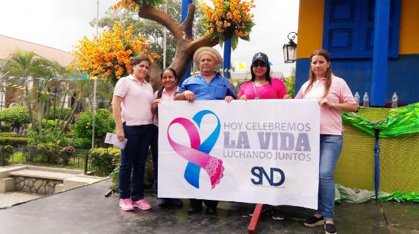 Benymoreno6's tweet photo. #Descentralizacion de Herrera 
Participa de caminata de la cinta rosada por las principales calles de chitre @SNDPMA https://t.co/daAnewGDfi