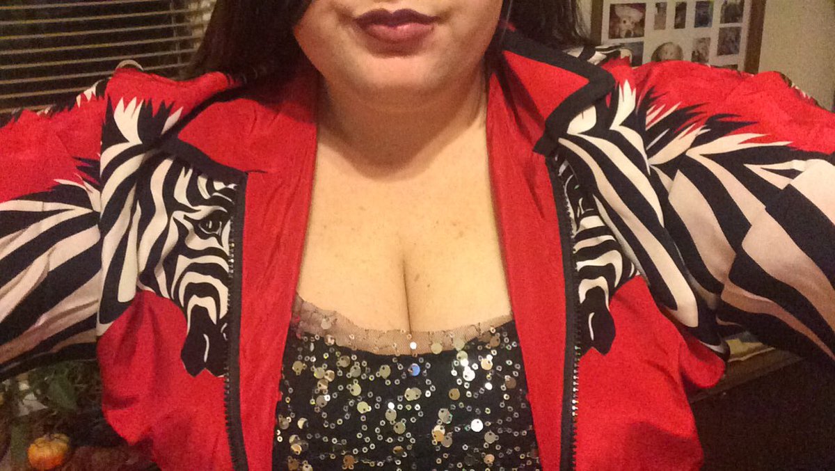 xoxoMandiV's tweet image. Don't mind the boob shot, but I think I'm doing well so far #zebrajacket
