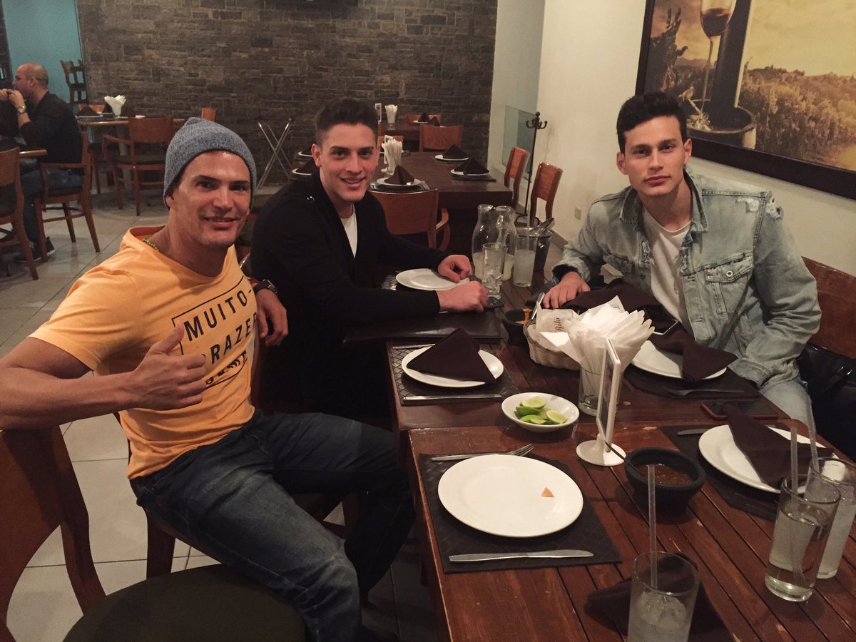 Julio_Camejo's tweet photo. Preparando el show d mañana #aniversariovivalavi #torreon @JPcarrascoof @tomandi7 @Betto3N
#unsegundomas #portuamor
https://t.co/xmnxwMYaDf https://t.co/4SIRblwYYy