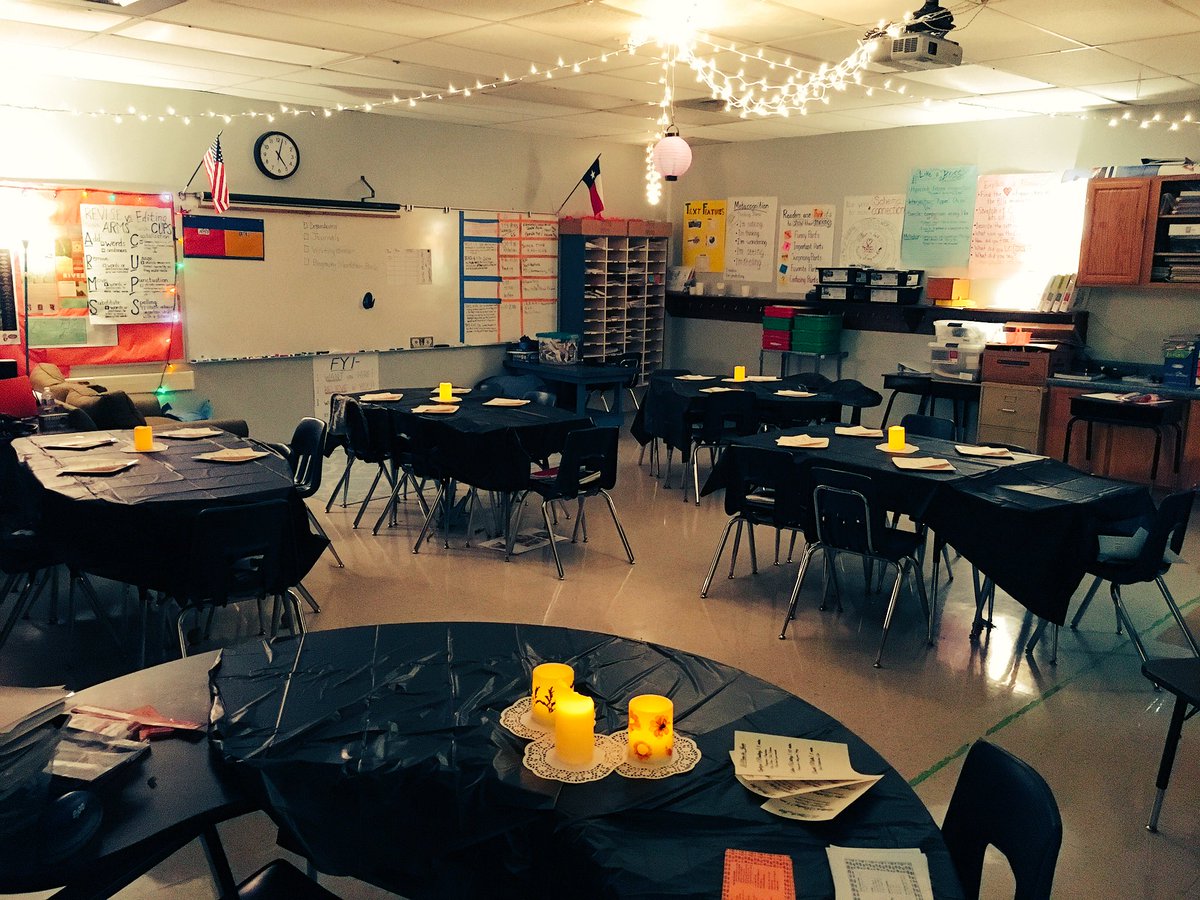 golliharsclass's tweet photo. #cafe #academicnight @OakHillsTerrace serving up academic excellence at #lecafeguillaume #OHTStrong @NISD https://t.co/FkH5s58X2j