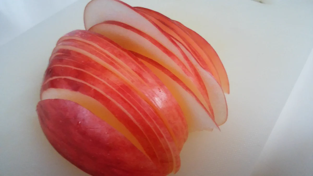 林檎の季節！薄くスライスして巻いて紅茶を注いだら薔薇のようにオシャレに！！！
