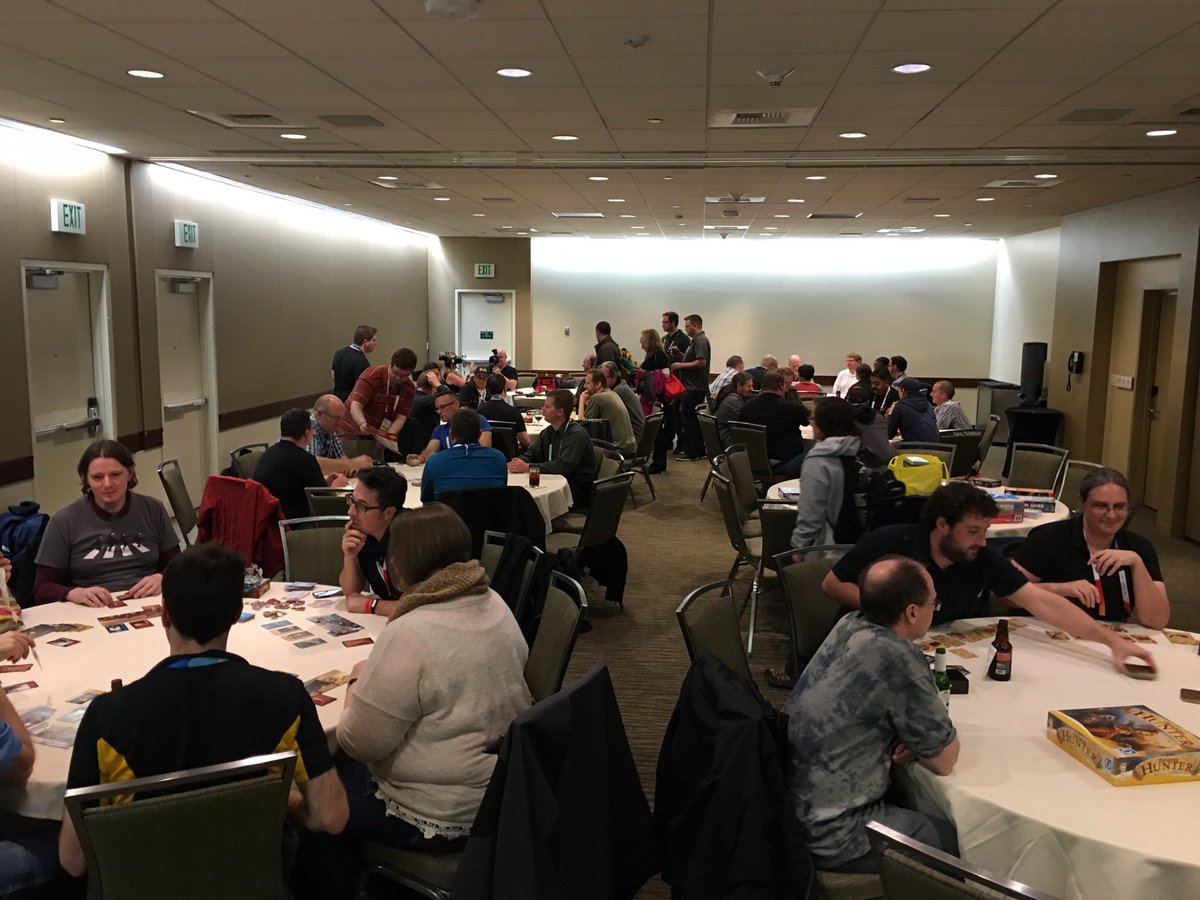 way0utwest's tweet image. Game night at #sqlsummit is going well