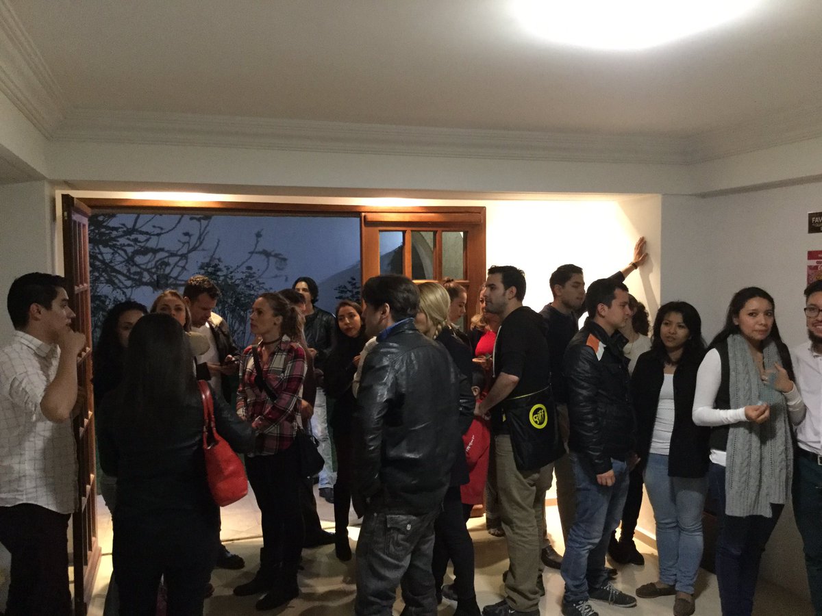 TeatroEnCorto's tweet photo. Vamos por la última hora llena de emociones #EnCorto 
Se acerca el final #Temporada1 #COYOACÁN https://t.co/Ek1wZkk3A1