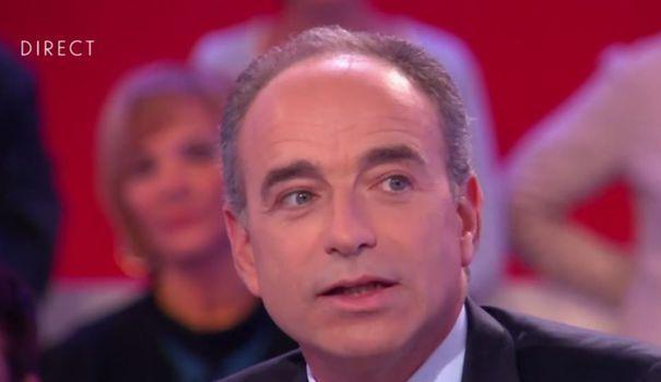 LEXPRESS's tweet photo. Copé a rencontré la boulangère qui vend des pains au chocolat à 15 centimes https://t.co/lD73JbgxKD https://t.co/0WRIN6rUDj