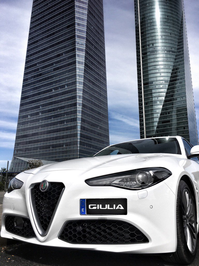 luisonrh's tweet photo. Qué bien le sienta #Madrid a #Giulia de @alfa_romeo y @AlfaRomeo_es !! #Giuliabeats #Alfaromeo Gracias a @kainxs https://t.co/ZuLBp4fmf1