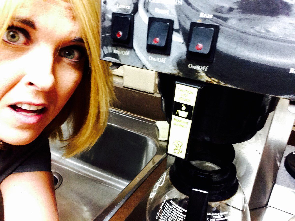 JuliaDunnWRGB1's tweet image. Trying not to panic. No coffee. I repeat, NO coffee. #brewingnow #anchorproblems #crisisat6