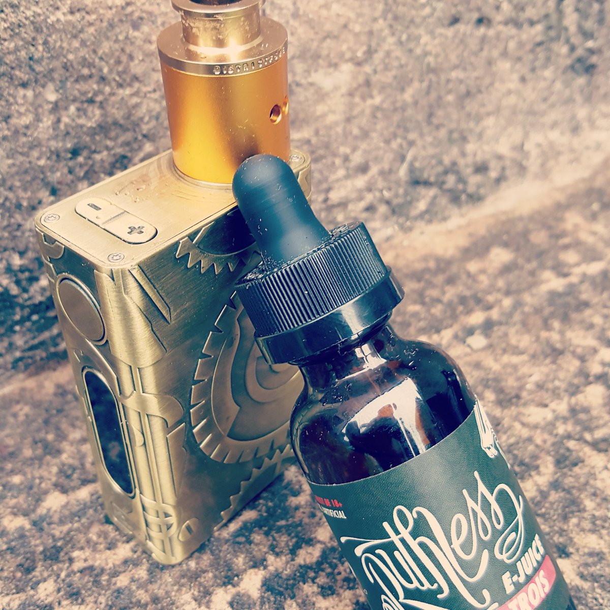 #vapelife #vapestoke #ecigstoke #happyfriday #welltasty #ruthless #steampunk #dotmod #vapelife #vapelyfe #keepitcloudy #thegreatevape