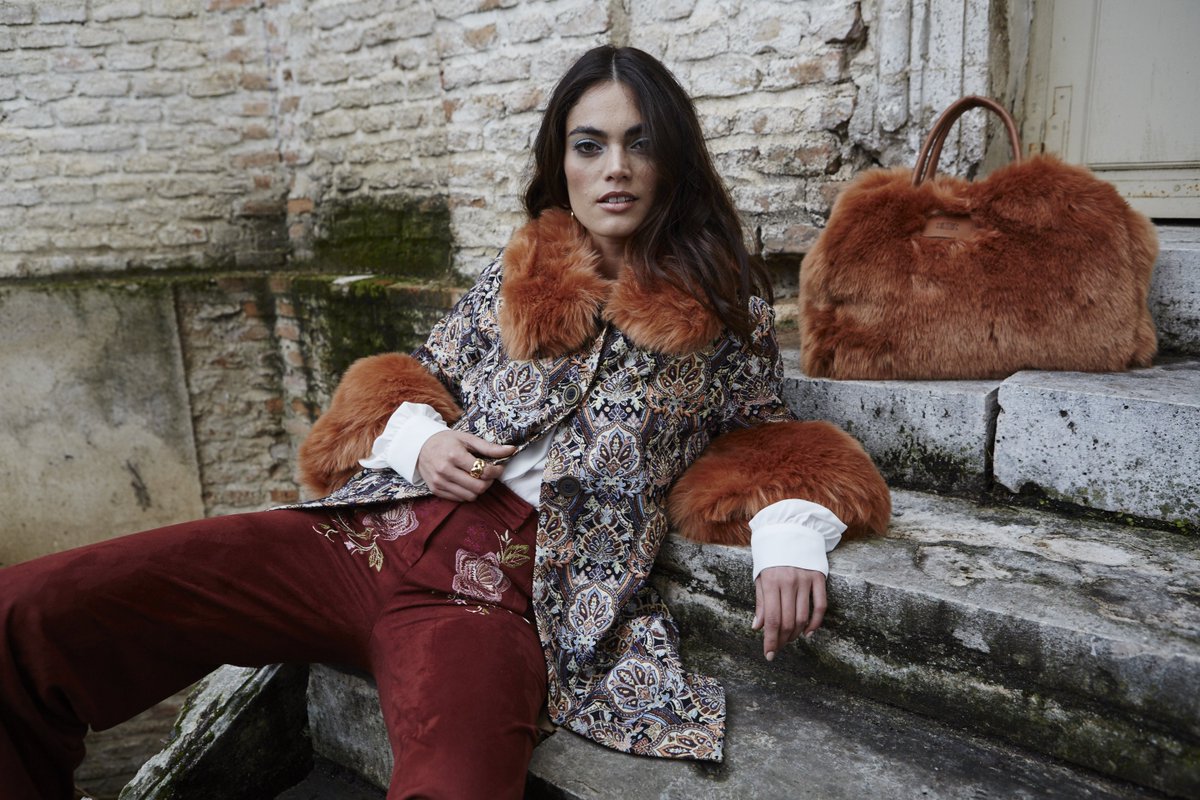 Estalot's tweet photo. Descubre el Look en https://t.co/1Id292f1IK https://t.co/x9Ee9Ugzmu