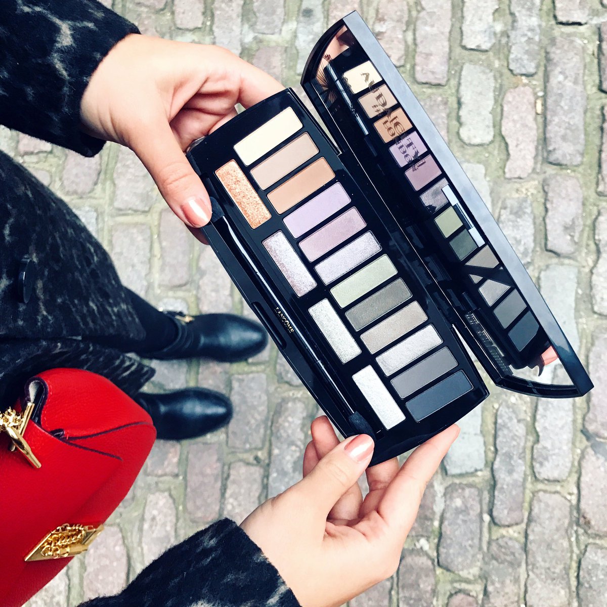 Giving away 10 of the new @LancomeUK Auda[city] in London palettes! RT to enter (Open for 24 hours, UK &amp; Ire only, ask perm. if under 18) ❤️