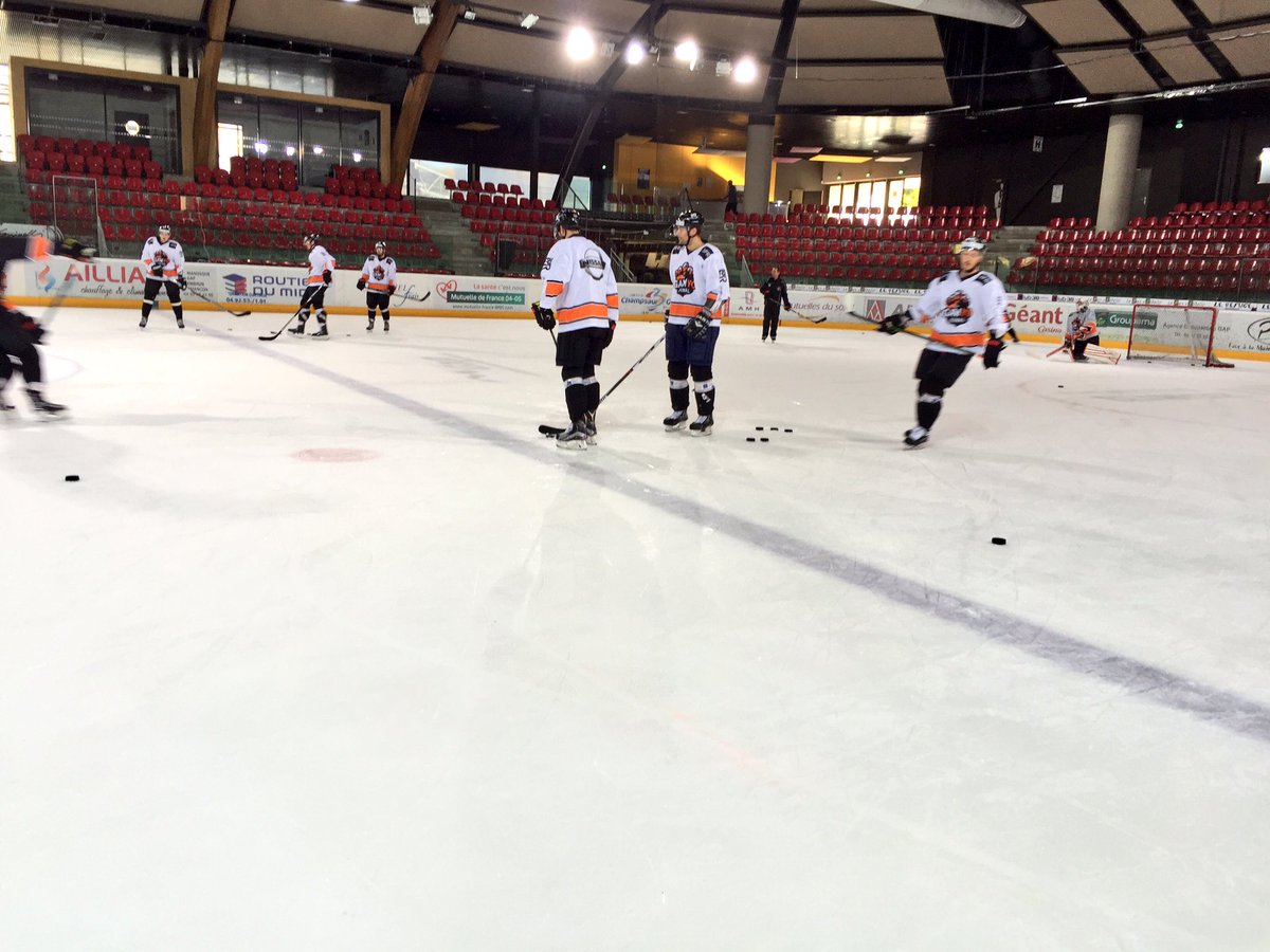 GuiLaroch's tweet photo. Morning Skate des @GamyoEpinal ce matin à Gap ! #teamgamyo #SLMHockey https://t.co/lo9s08bejD